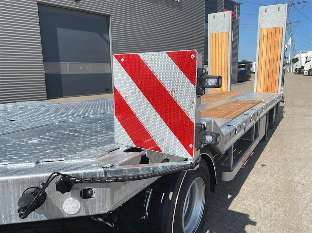 Hangler VTS-H 400 4 akslet - 2 delt ramper - Rimorkio me plan ngarkimi të ulët: foto 4 Hangler VTS-H 400 4 akslet - 2 delt ramper - Rimorkio me plan ngarkimi të ulët: foto 4