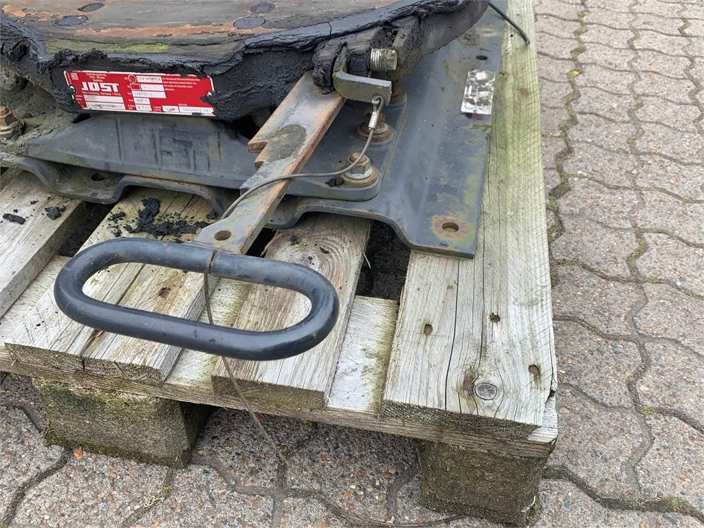 Jost JSK 37 C fast skammel - Bashkues i rrotës së pestë për Kamioni: foto 5 Jost JSK 37 C fast skammel - Bashkues i rrotës së pestë për Kamioni: foto 5