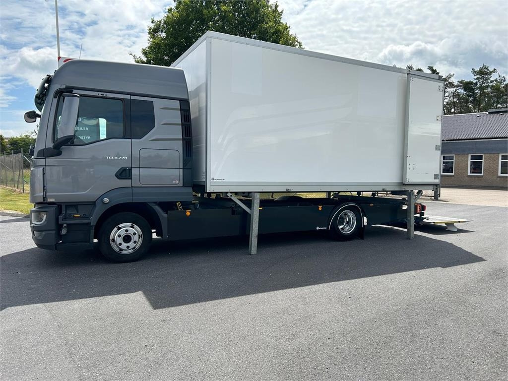 MAN TGL 8-220 4x2 BL incl. 2 stk veksellad - Transportjer kontejnerësh/ Kamion me karroceri të çmontueshme: foto 4 MAN TGL 8-220 4x2 BL incl. 2 stk veksellad - Transportjer kontejnerësh/ Kamion me karroceri të çmontueshme: foto 4