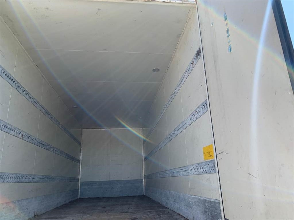 Schmitz WKD 7150 mm - bagdøre - Gjysmë rimorkio me vagonetë të mbyllur: foto 5 Schmitz WKD 7150 mm - bagdøre - Gjysmë rimorkio me vagonetë të mbyllur: foto 5