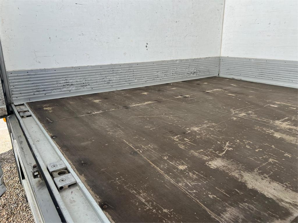 Volvo FE320 18 ton - Kamion frigorifer: foto 5 Volvo FE320 18 ton - Kamion frigorifer: foto 5