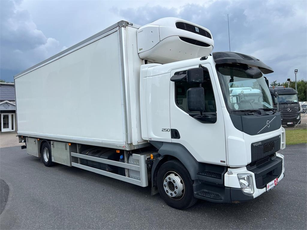 Volvo FL 250 16 ton - Kamion frigorifer: foto 2 Volvo FL 250 16 ton - Kamion frigorifer: foto 2