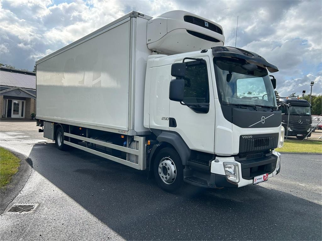 Volvo FL 250 16 ton - Kamion frigorifer: foto 2 Volvo FL 250 16 ton - Kamion frigorifer: foto 2