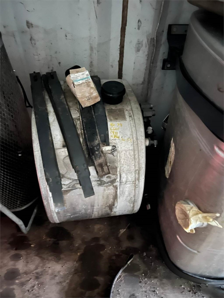 Volvo Hydarlik tank 210 L med bæringer  - Serbatori hidraulik për Kamioni: foto 1 Volvo Hydarlik tank 210 L med bæringer  - Serbatori hidraulik për Kamioni: foto 1