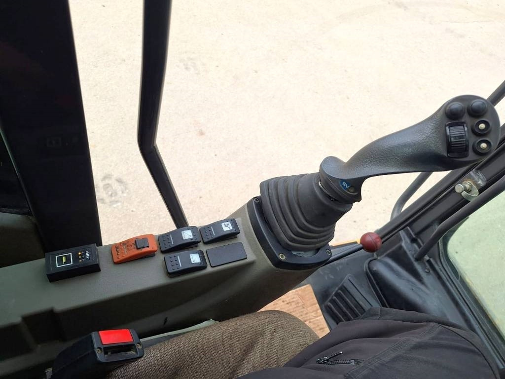 Ekskavator me goma Case WX168 PYÖRITTÄJÄ, 3D-LAITTEET: foto 12
