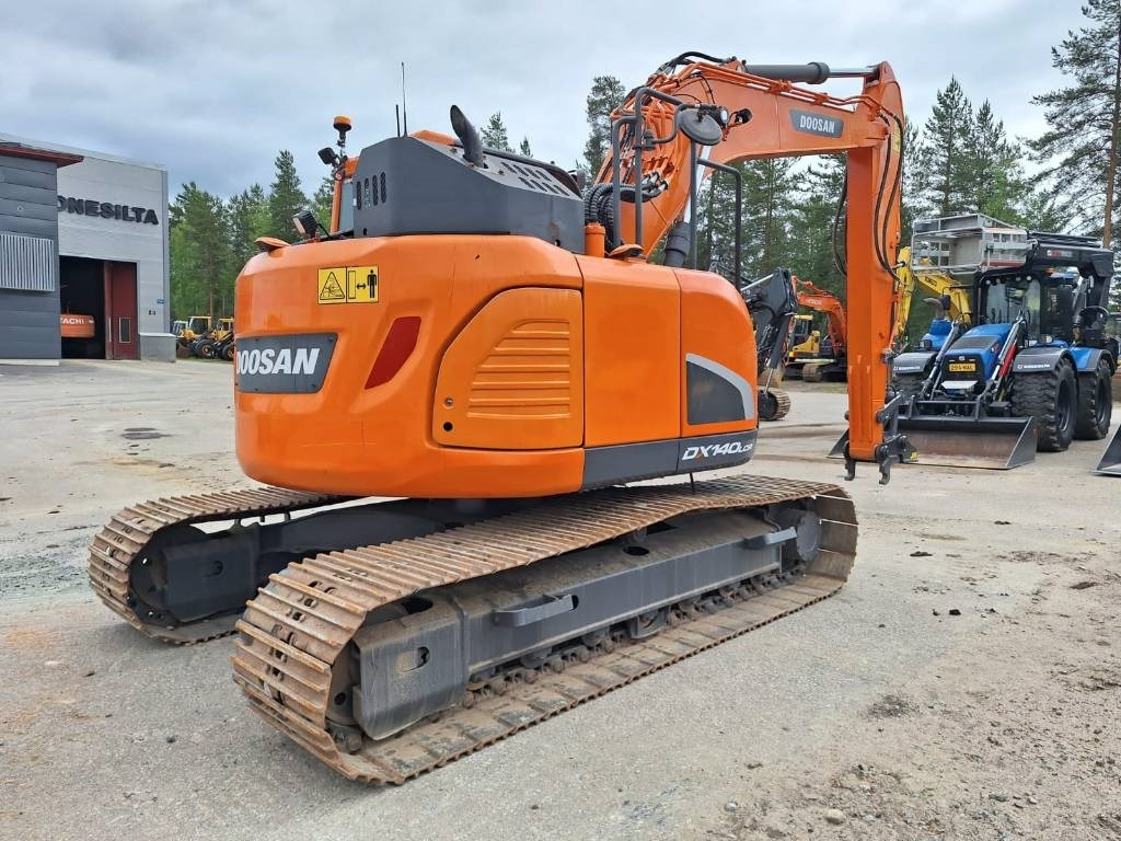Doosan DX140LCR-5 - Ekskavator me zinxhirë: foto 3 Doosan DX140LCR-5 - Ekskavator me zinxhirë: foto 3