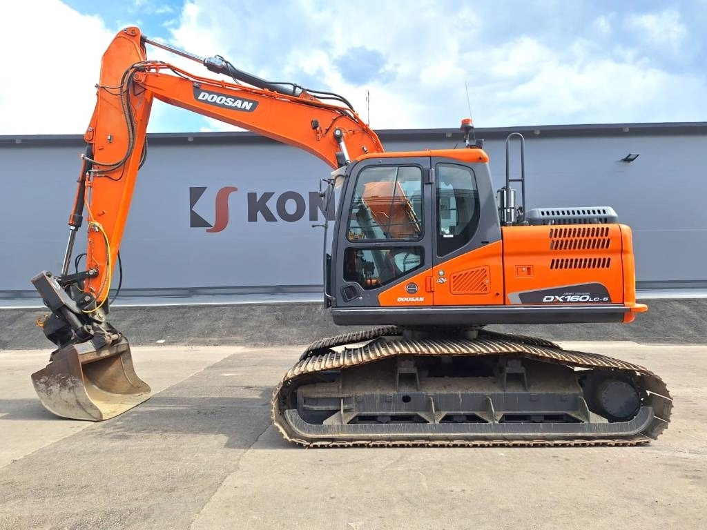 Doosan DX160LCH-5 METSÄMALLI KALLISTAJALLA - Ekskavator me zinxhirë: foto 1 Doosan DX160LCH-5 METSÄMALLI KALLISTAJALLA - Ekskavator me zinxhirë: foto 1