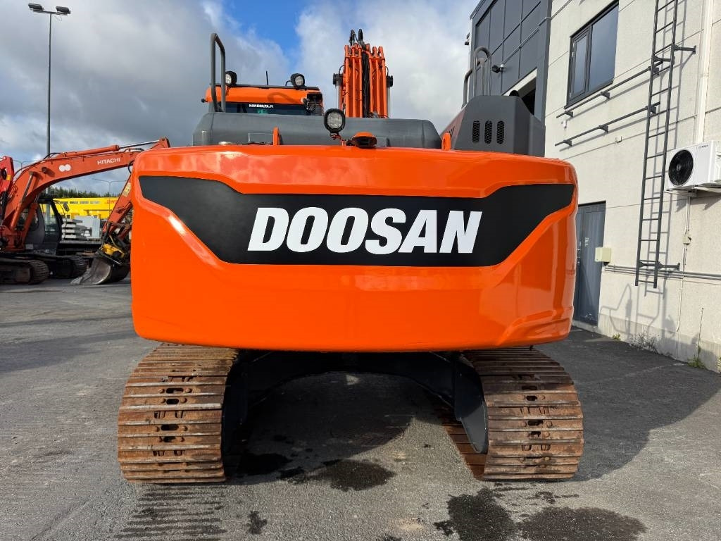 Doosan DX180LC-5 PYÖRITTÄJÄLLÄ - Ekskavator me zinxhirë: foto 4 Doosan DX180LC-5 PYÖRITTÄJÄLLÄ - Ekskavator me zinxhirë: foto 4