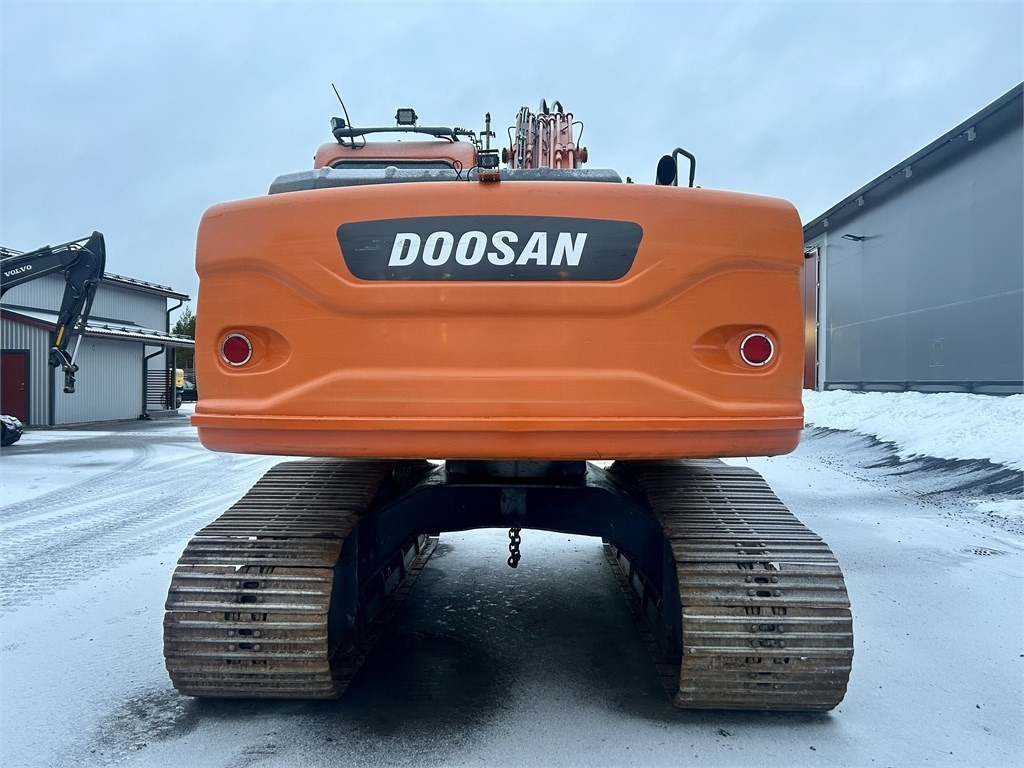 Doosan MYYTY! SOLD! DX180LCH PYÖRITTÄJÄLLÄ - Ekskavator me zinxhirë: foto 3 Doosan MYYTY! SOLD! DX180LCH PYÖRITTÄJÄLLÄ - Ekskavator me zinxhirë: foto 3