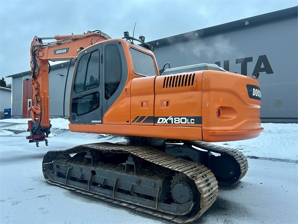 Doosan MYYTY! SOLD! DX180LCH PYÖRITTÄJÄLLÄ - Ekskavator me zinxhirë: foto 2 Doosan MYYTY! SOLD! DX180LCH PYÖRITTÄJÄLLÄ - Ekskavator me zinxhirë: foto 2