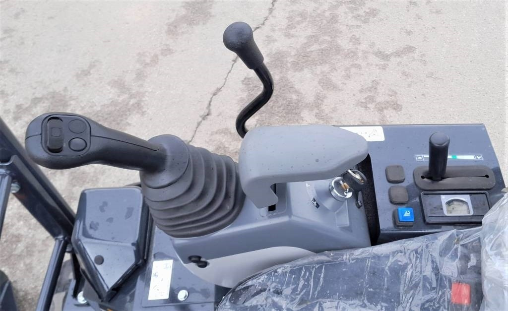 Miniekskavator i ri Hitachi ZX17U-6 KALLISTAJALLA: foto 12