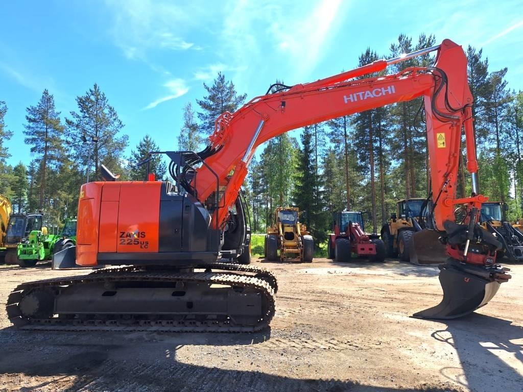 Hitachi ZX225USLC-5 PYÖRITTÄJÄ+PIHDIT YM. - Ekskavator me zinxhirë: foto 5 Hitachi ZX225USLC-5 PYÖRITTÄJÄ+PIHDIT YM. - Ekskavator me zinxhirë: foto 5