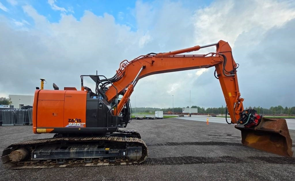 Hitachi ZX225USRLC-6 - Ekskavator me zinxhirë: foto 3 Hitachi ZX225USRLC-6 - Ekskavator me zinxhirë: foto 3