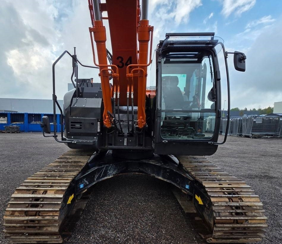 Hitachi ZX225USRLC-6 - Ekskavator me zinxhirë: foto 4 Hitachi ZX225USRLC-6 - Ekskavator me zinxhirë: foto 4