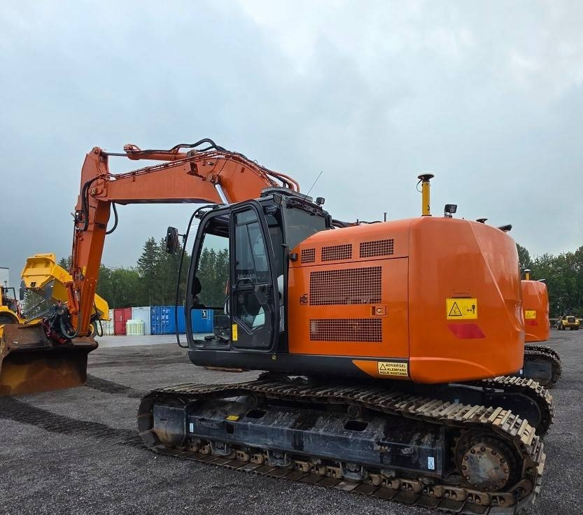 Hitachi ZX225USRLC-6 - Ekskavator me zinxhirë: foto 1 Hitachi ZX225USRLC-6 - Ekskavator me zinxhirë: foto 1