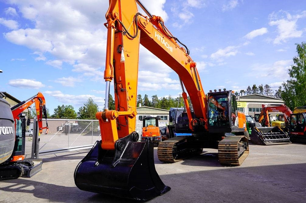 Hitachi ZX350LC-6 UUSI ALAKERTA - Ekskavator me zinxhirë: foto 3 Hitachi ZX350LC-6 UUSI ALAKERTA - Ekskavator me zinxhirë: foto 3