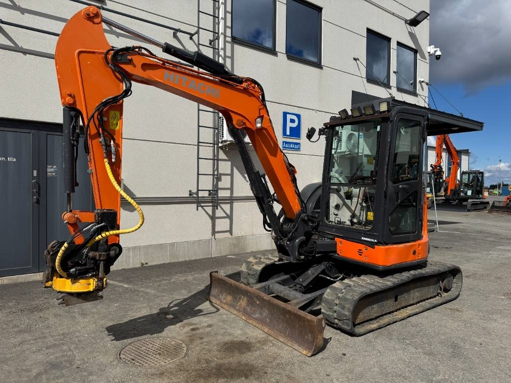 Hitachi ZX48U-5A PYÖRITTÄJÄLLÄ - Miniekskavator: foto 2 Hitachi ZX48U-5A PYÖRITTÄJÄLLÄ - Miniekskavator: foto 2