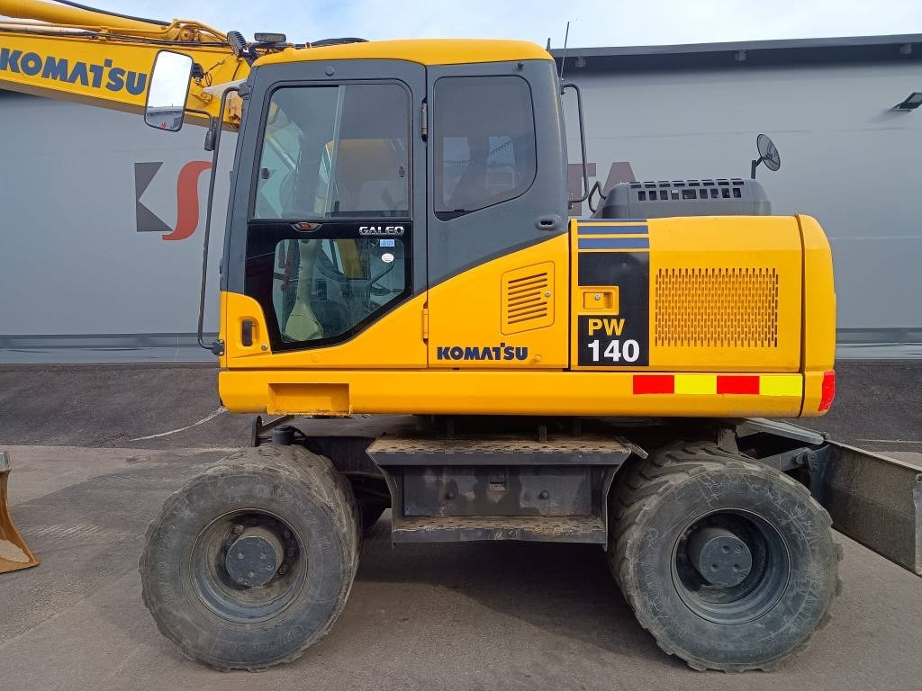 Komatsu PW140-7 PYÖRITTÄJÄLLÄ - Ekskavator me goma: foto 2 Komatsu PW140-7 PYÖRITTÄJÄLLÄ - Ekskavator me goma: foto 2