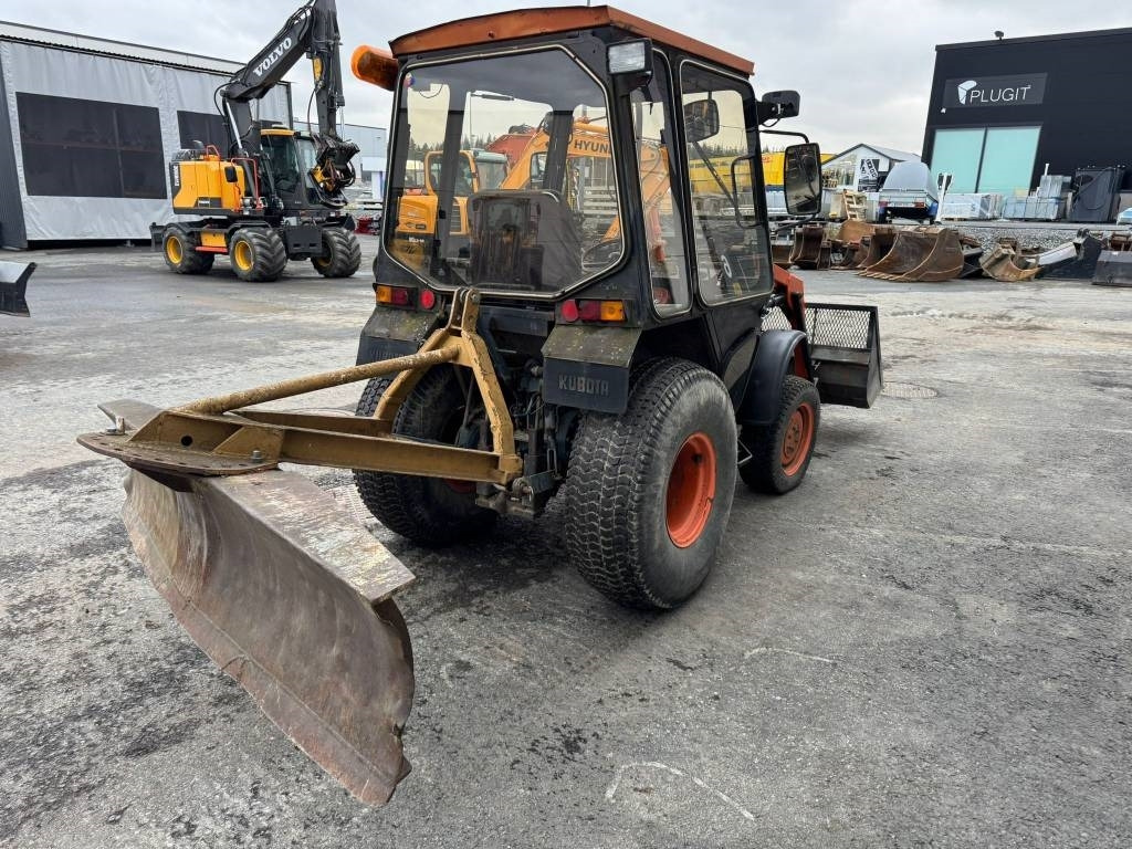 Kubota L245 DT ETUKUORMAAJALLA  - Traktor: foto 4 Kubota L245 DT ETUKUORMAAJALLA  - Traktor: foto 4