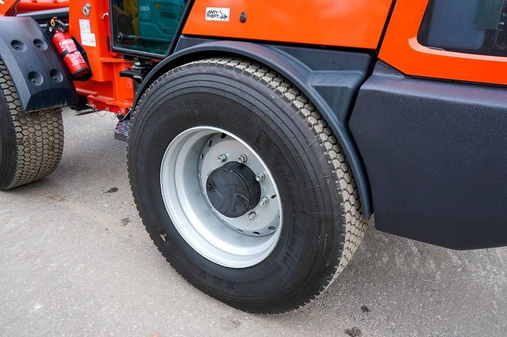 Fadrom me goma i ri Kubota R070 VARUSTELTU: foto 8