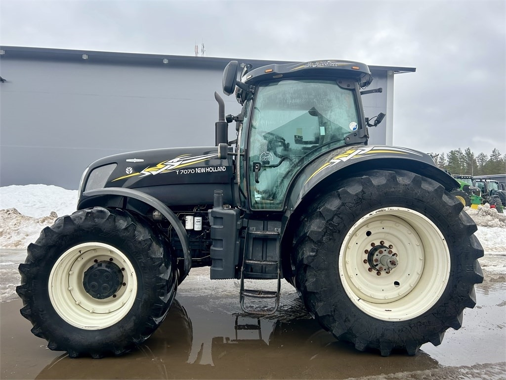 New Holland T 7070 AC - Traktor: foto 2 New Holland T 7070 AC - Traktor: foto 2