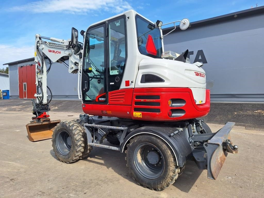 Takeuchi TB295W KÄRRY, PYÖRITTÄJÄ, 5-KAUHAA - Ekskavator me goma: foto 2 Takeuchi TB295W KÄRRY, PYÖRITTÄJÄ, 5-KAUHAA - Ekskavator me goma: foto 2