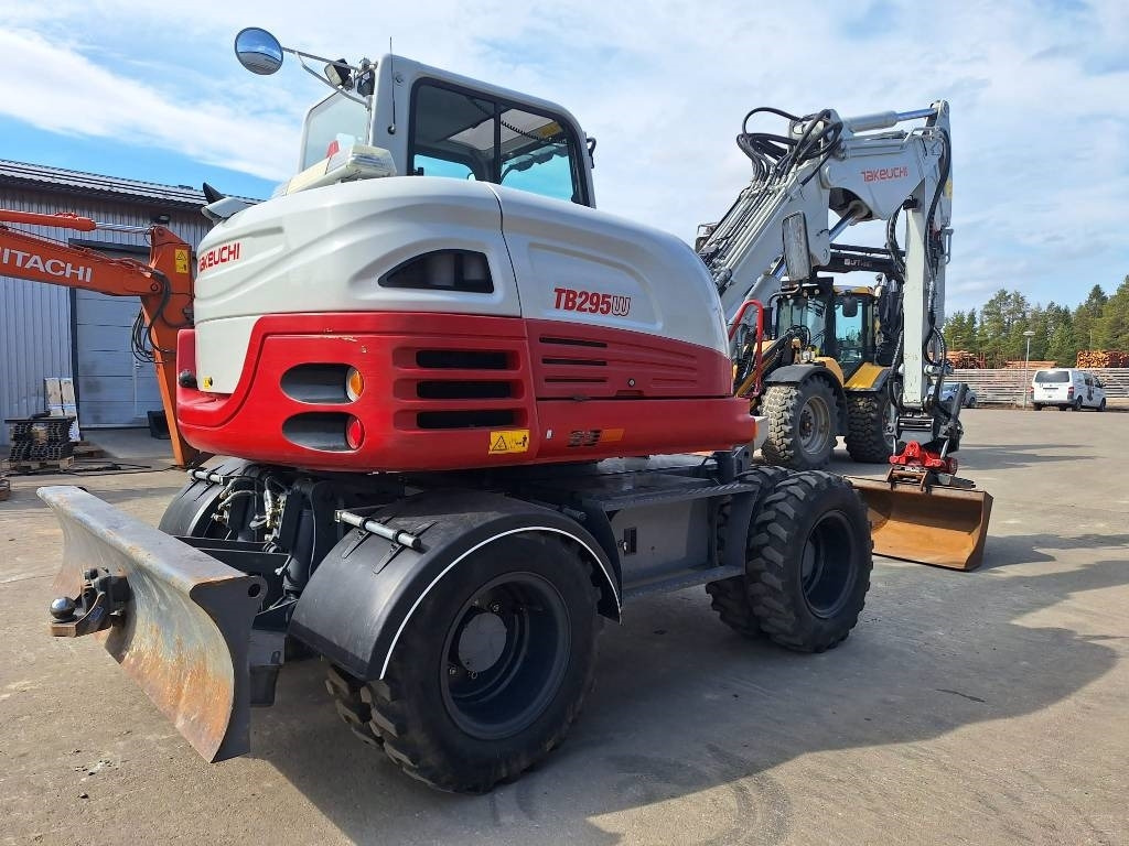 Takeuchi TB295W KÄRRY, PYÖRITTÄJÄ, 5-KAUHAA - Ekskavator me goma: foto 4 Takeuchi TB295W KÄRRY, PYÖRITTÄJÄ, 5-KAUHAA - Ekskavator me goma: foto 4