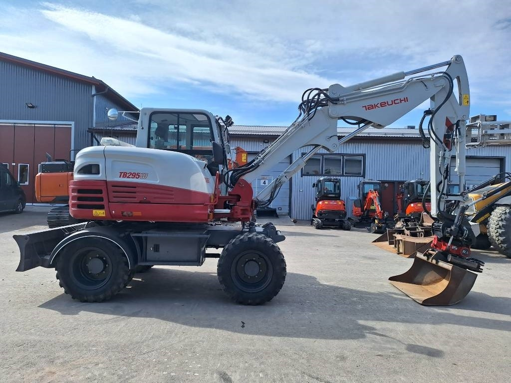 Takeuchi TB295W KÄRRY, PYÖRITTÄJÄ, 5-KAUHAA - Ekskavator me goma: foto 5 Takeuchi TB295W KÄRRY, PYÖRITTÄJÄ, 5-KAUHAA - Ekskavator me goma: foto 5
