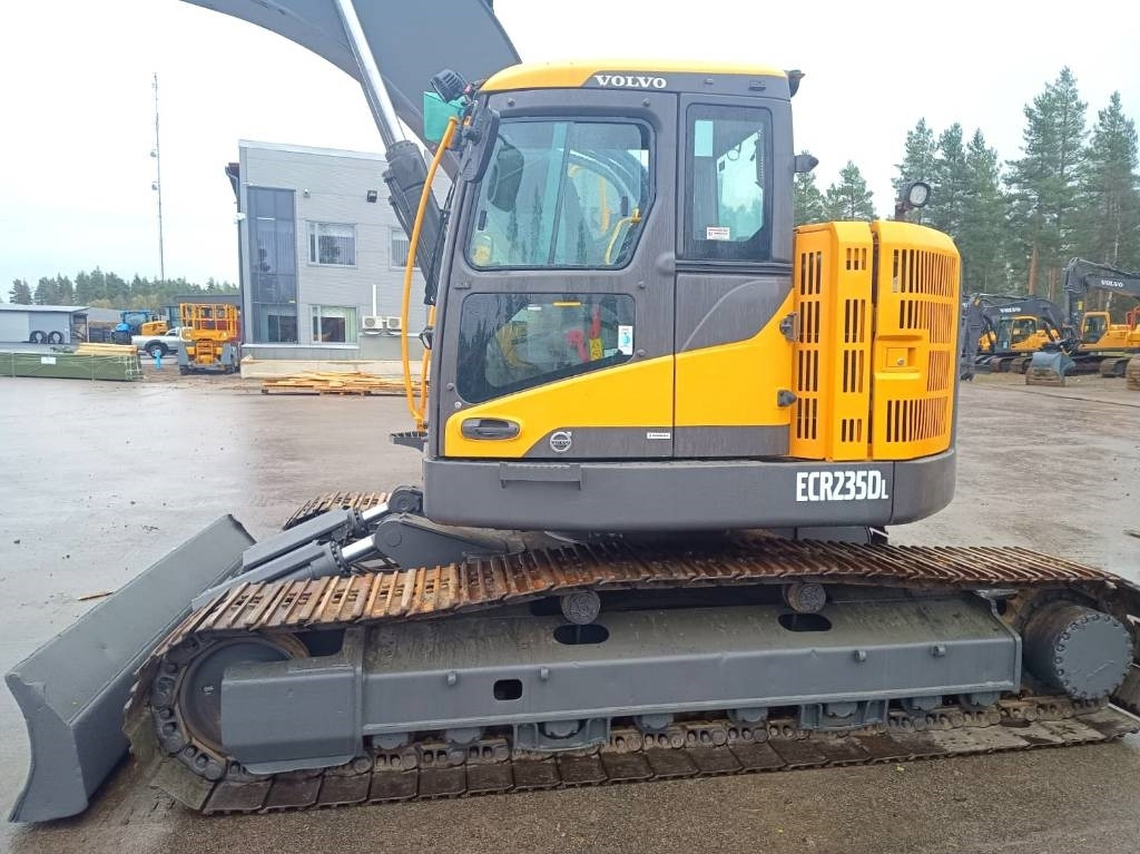 Volvo ECR235DL PYÖRITTÄJÄLLÄ  - Ekskavator me zinxhirë: foto 2 Volvo ECR235DL PYÖRITTÄJÄLLÄ  - Ekskavator me zinxhirë: foto 2