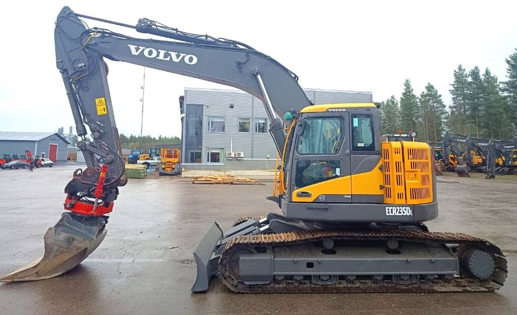 Volvo ECR235DL PYÖRITTÄJÄLLÄ - Ekskavator me zinxhirë: foto 1 Volvo ECR235DL PYÖRITTÄJÄLLÄ - Ekskavator me zinxhirë: foto 1