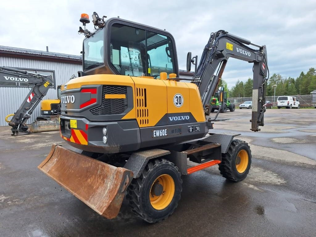 Volvo EW60E VÄHÄN AJETTU - Ekskavator me goma: foto 4 Volvo EW60E VÄHÄN AJETTU - Ekskavator me goma: foto 4