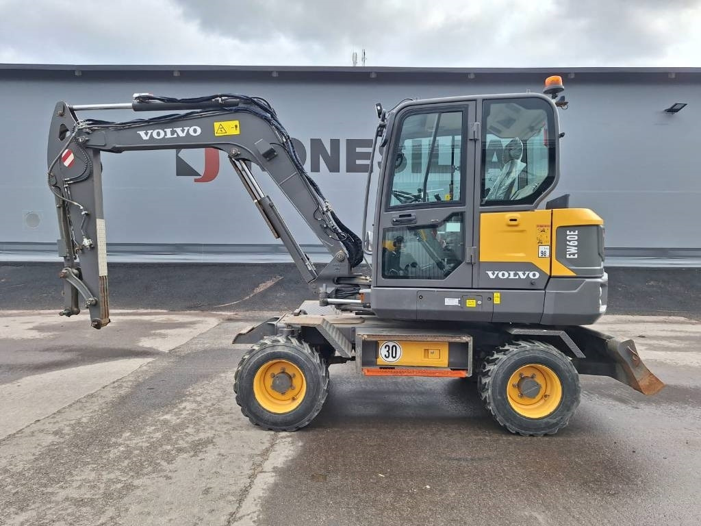 Volvo EW60E VÄHÄN AJETTU - Ekskavator me goma: foto 1 Volvo EW60E VÄHÄN AJETTU - Ekskavator me goma: foto 1