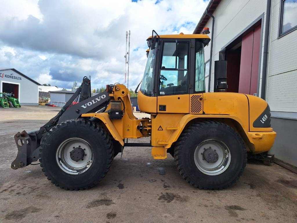 Volvo L45B TPS RASVARI, YM. - Fadrom me goma: foto 1 Volvo L45B TPS RASVARI, YM. - Fadrom me goma: foto 1