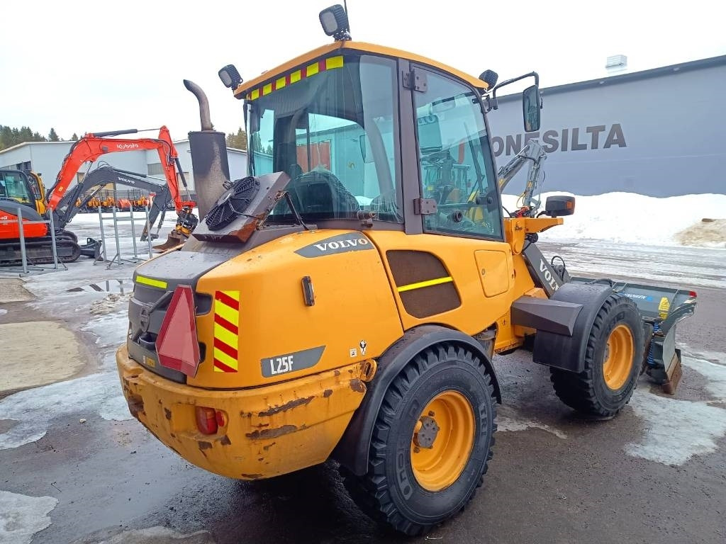 Volvo MYYTY! SOLD! L25F RASVARI, AURA - Fadrom me goma: foto 3 Volvo MYYTY! SOLD! L25F RASVARI, AURA - Fadrom me goma: foto 3
