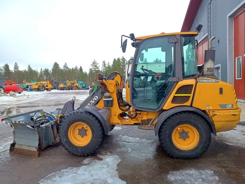 Volvo MYYTY! SOLD! L25F RASVARI, AURA - Fadrom me goma: foto 1 Volvo MYYTY! SOLD! L25F RASVARI, AURA - Fadrom me goma: foto 1