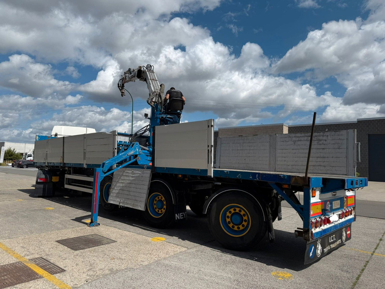 Gjysmë rimorkio e hapur/ Platformë Vogelzang. Kran HIAB R165 roto. TUV 10/2025: foto 7 Gjysmë rimorkio e hapur/ Platformë Vogelzang. Kran HIAB R165 roto. TUV 10/2025: foto 7