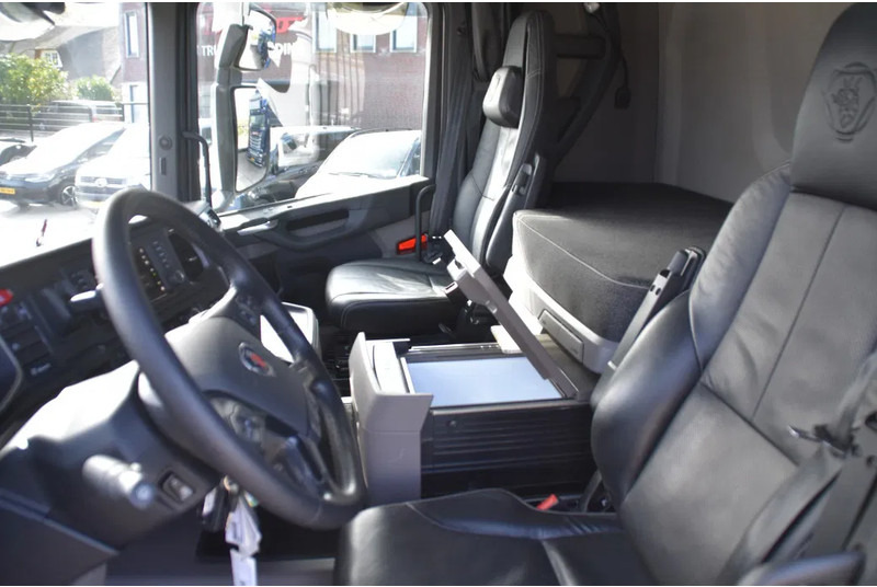 Scania R 460 NGS 6x4NB - SUPER - FULL AIR - RETARDER - 148 TKM - PARK. AIRCO - HYDRAULIC SYSTEM - LED - LEATHER SEATS - EXCELLENT CONDI - Gjysmë-kamion: foto 5 Scania R 460 NGS 6x4NB - SUPER - FULL AIR - RETARDER - 148 TKM - PARK. AIRCO - HYDRAULIC SYSTEM - LED - LEATHER SEATS - EXCELLENT CONDI - Gjysmë-kamion: foto 5