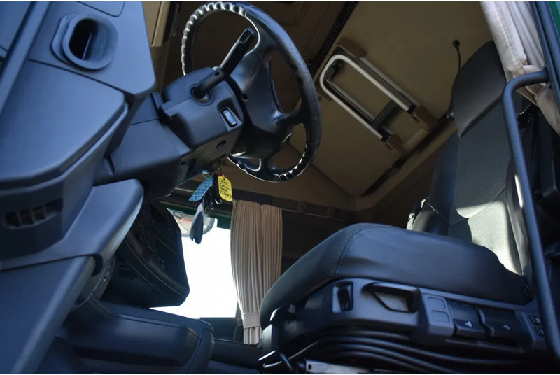 Scania R490 TL 6x2/4 - RETARDER - ACC - DIFF. LOCK - 2 x FUEL TANKS - 2 BEDS - EXCELLENT CONDITION - - Gjysmë-kamion: foto 4 Scania R490 TL 6x2/4 - RETARDER - ACC - DIFF. LOCK - 2 x FUEL TANKS - 2 BEDS - EXCELLENT CONDITION - - Gjysmë-kamion: foto 4