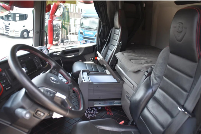 Scania R650 V8 NGS 4x2NB - LIKE NEW - RETARDER - FULL AIR - PARK. AIRCO - 4 POINT AIR SUSP. - 2 x FUEL TANKS - ALCOA'S - - Gjysmë-kamion: foto 5 Scania R650 V8 NGS 4x2NB - LIKE NEW - RETARDER - FULL AIR - PARK. AIRCO - 4 POINT AIR SUSP. - 2 x FUEL TANKS - ALCOA'S - - Gjysmë-kamion: foto 5