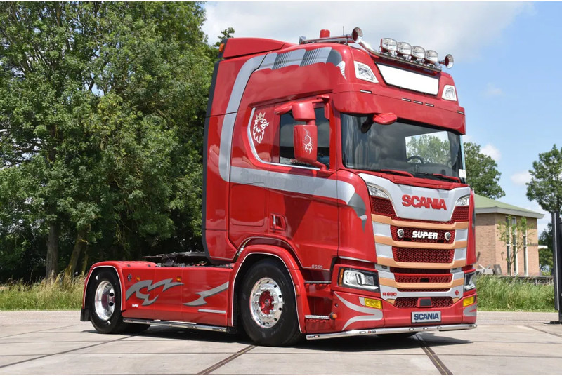 Scania R650 V8 NGS 4x2NB - LIKE NEW - RETARDER - FULL AIR - PARK. AIRCO - 4 POINT AIR SUSP. - 2 x FUEL TANKS - ALCOA'S - - Gjysmë-kamion: foto 1 Scania R650 V8 NGS 4x2NB - LIKE NEW - RETARDER - FULL AIR - PARK. AIRCO - 4 POINT AIR SUSP. - 2 x FUEL TANKS - ALCOA'S - - Gjysmë-kamion: foto 1