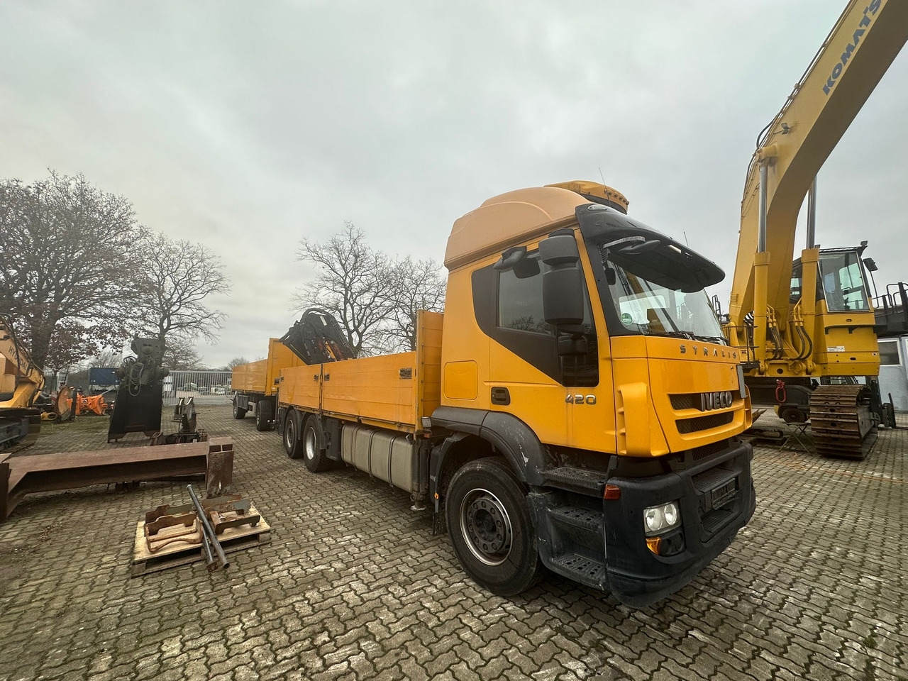 IVECO STRALIS 420 truck open box with TEREX loading crane 290.2E-A3 - Kamion vetëngarkues, Kamion me vinç: foto 2 IVECO STRALIS 420 truck open box with TEREX loading crane 290.2E-A3 - Kamion vetëngarkues, Kamion me vinç: foto 2