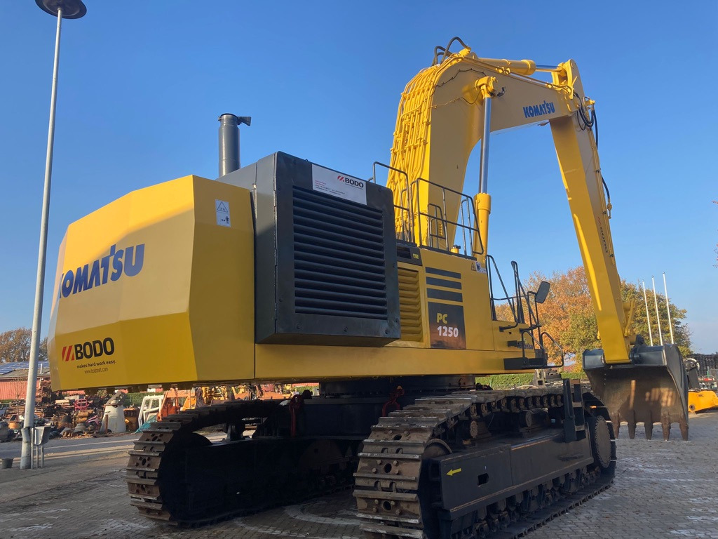 KOMATSU PC1250-7 - Ekskavator me zinxhirë: foto 1 KOMATSU PC1250-7 - Ekskavator me zinxhirë: foto 1