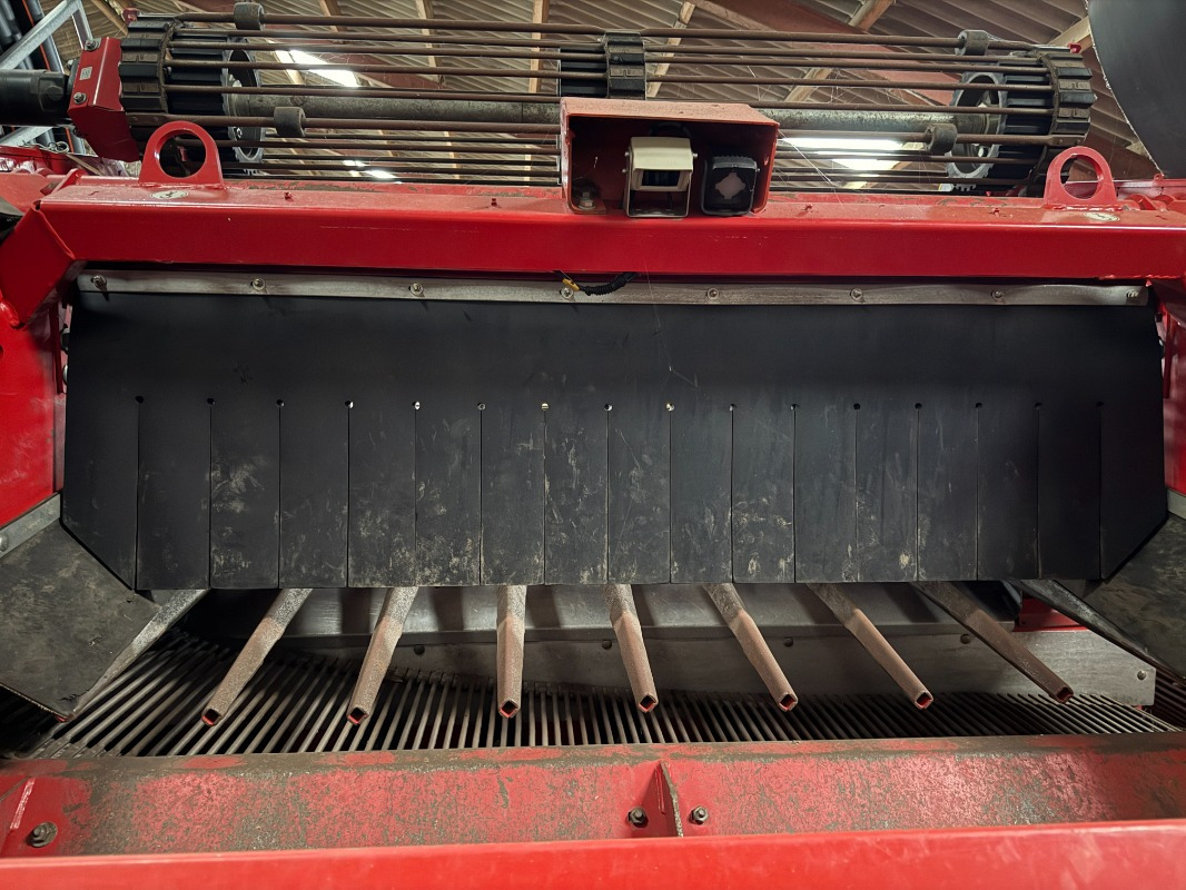 Grimme CS-170 RotaPower XL - Makinë për nxjerrjen e patateve: foto 3 Grimme CS-170 RotaPower XL - Makinë për nxjerrjen e patateve: foto 3