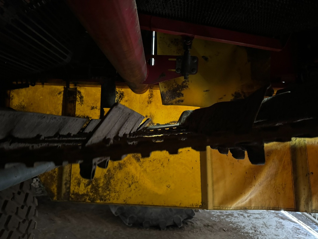 Grimme SE-150-60-UB XXL - Makinë për nxjerrjen e patateve: foto 5 Grimme SE-150-60-UB XXL - Makinë për nxjerrjen e patateve: foto 5