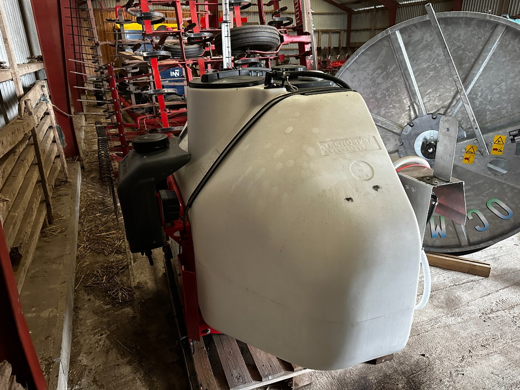 Tecno Engeneering Tecnospra Front tank 600 - Makinë për nxjerrjen e patateve: foto 2 Tecno Engeneering Tecnospra Front tank 600 - Makinë për nxjerrjen e patateve: foto 2