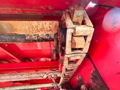 Holmer T4-30 - Pajisje për lirimin e tokës: foto 4 Holmer T4-30 - Pajisje për lirimin e tokës: foto 4