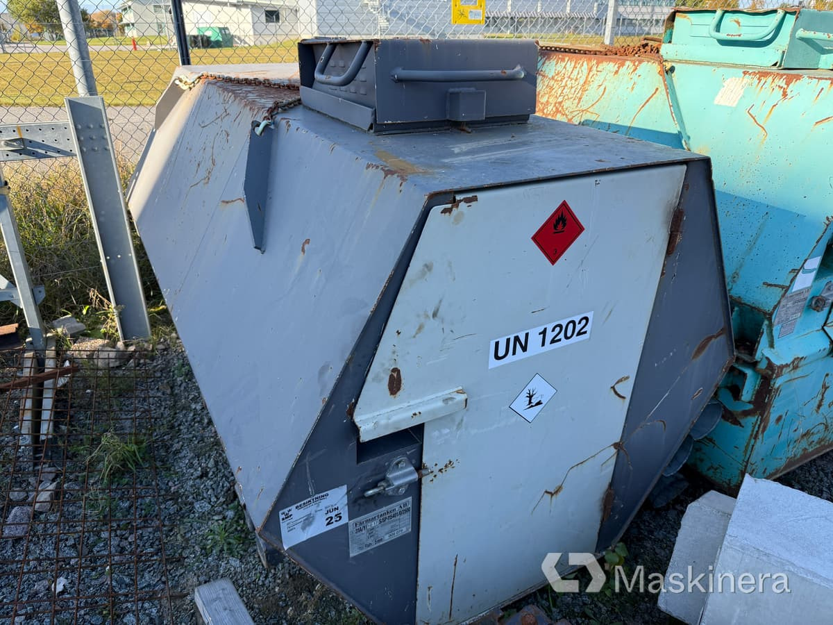 Bränsletank Färmartanken UN 1202 2000 liter - Rezervuari i magazinimit: foto 1 Bränsletank Färmartanken UN 1202 2000 liter - Rezervuari i magazinimit: foto 1