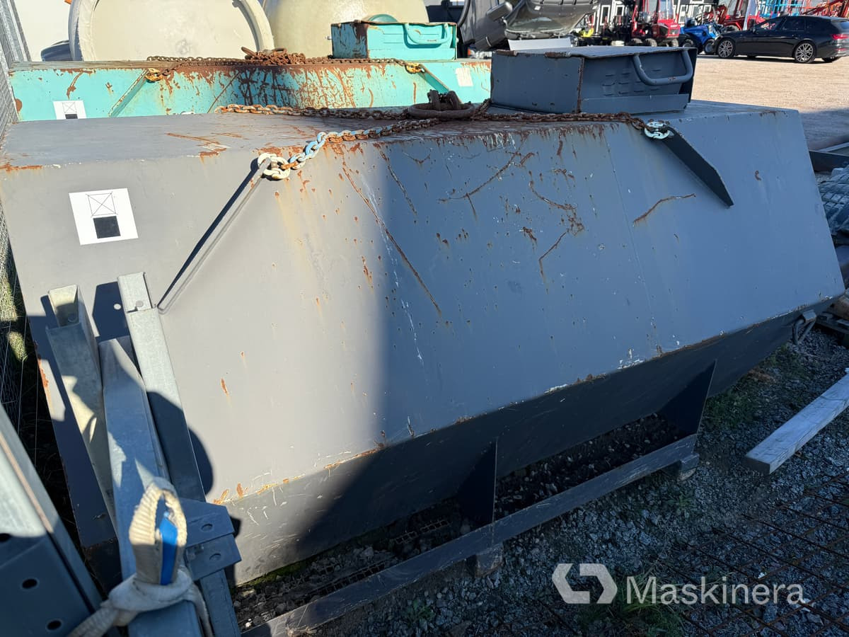 Bränsletank Färmartanken UN 1202 2000 liter - Rezervuari i magazinimit: foto 4 Bränsletank Färmartanken UN 1202 2000 liter - Rezervuari i magazinimit: foto 4