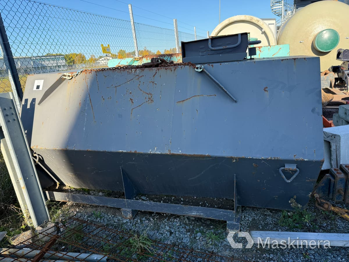 Bränsletank Färmartanken UN 1202 2000 liter - Rezervuari i magazinimit: foto 3 Bränsletank Färmartanken UN 1202 2000 liter - Rezervuari i magazinimit: foto 3
