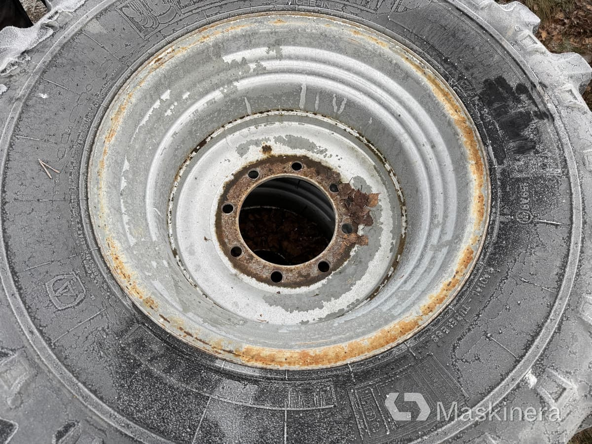 Rrota për Makineri ndërtimi Entreprenaddäck på fälg med dubbar: foto 6